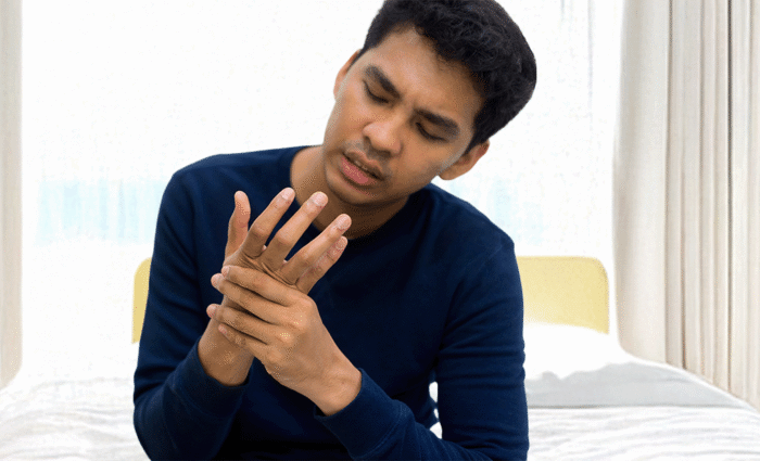 Specialties 9 Extensor Tendon Injuries Injuries to the tendons that straighten the fingers